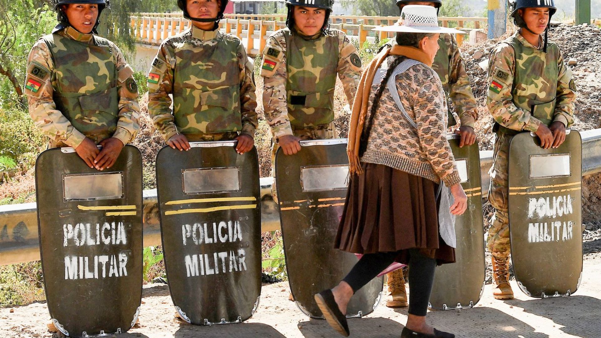 Bolívia: caem bloqueios após estado de exceção e acordo com sindicato