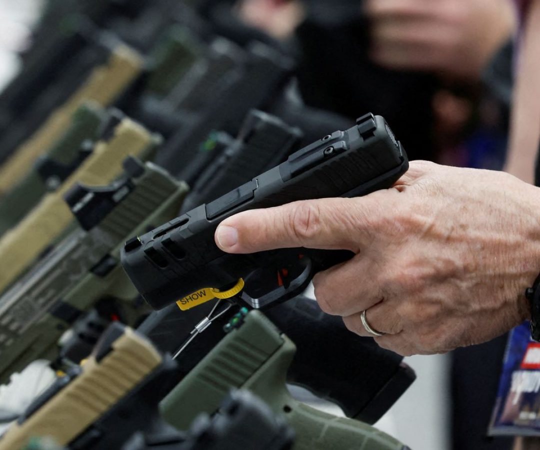 Ações pró-armas de Trump devem favorecer facções criminosas no Brasil