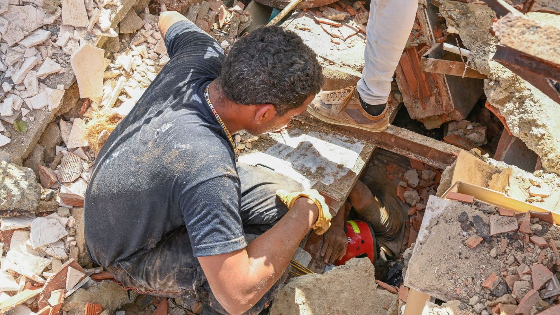 Brasil inicia operações de busca e resgate após terremoto na Venezuela