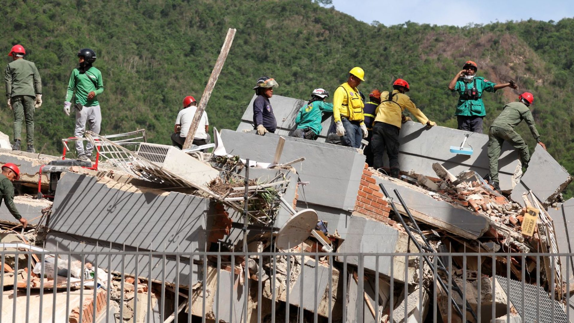 Número de mortos por terremoto na Venezuela sobe para 1.450