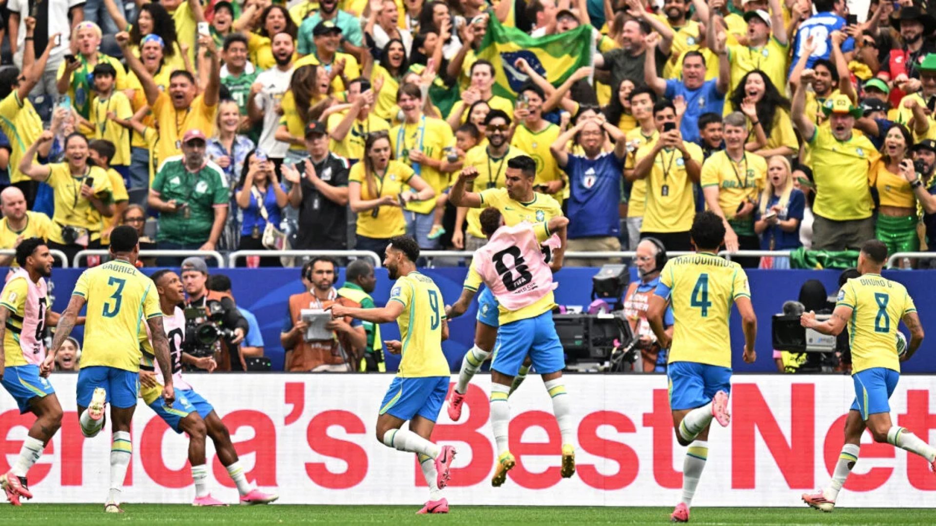 Brasil vence Japão por 2 a 1 e avança em jogo tenso na Copa
