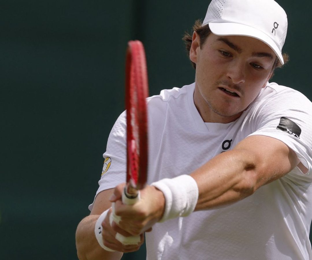 João Fonseca estreia em Wimbledon com 3 a 0 sobre Bautista Agut