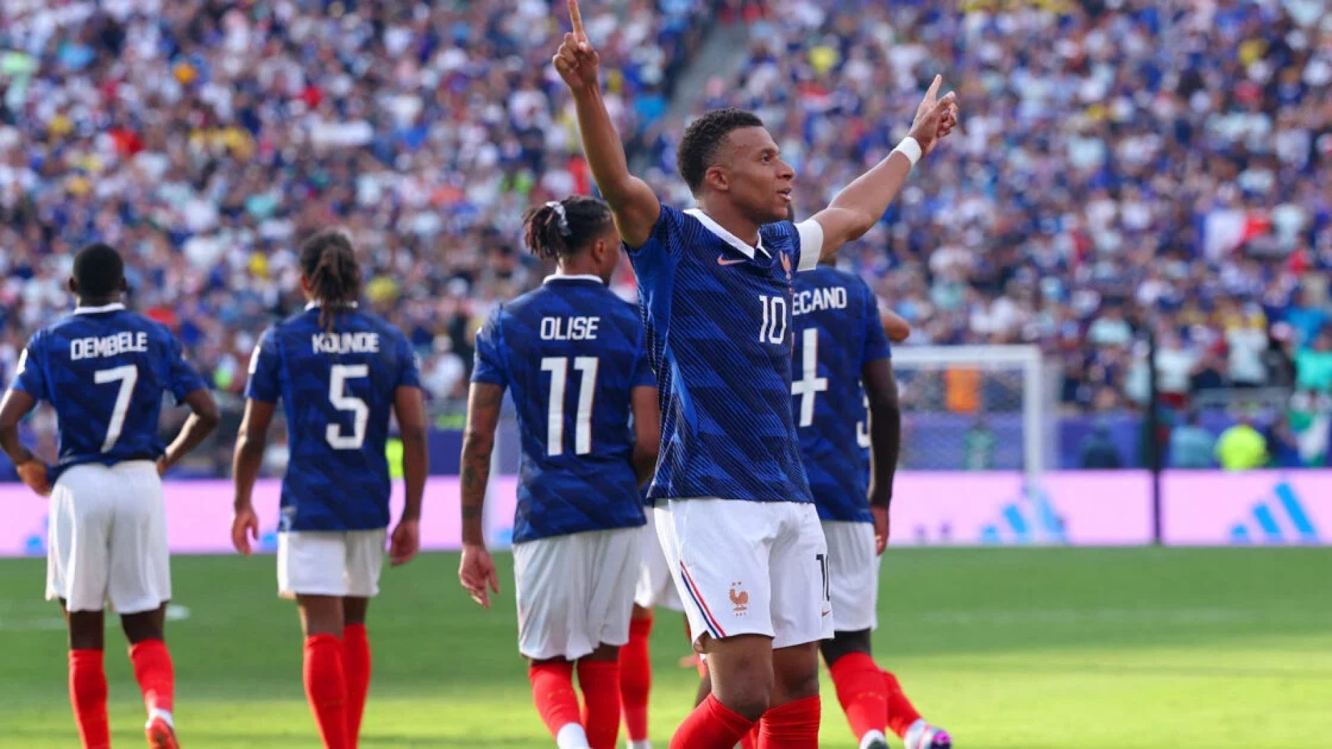 França avança nas oitavas da Copa após golear Suécia