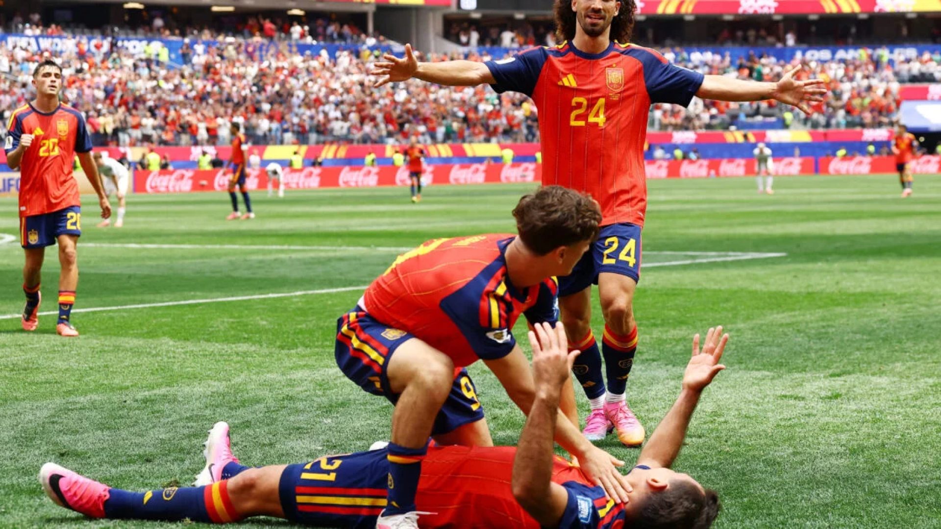 Espanha vence Áustria por 3 a 0 e avança às oitavas na Copa do Mundo
