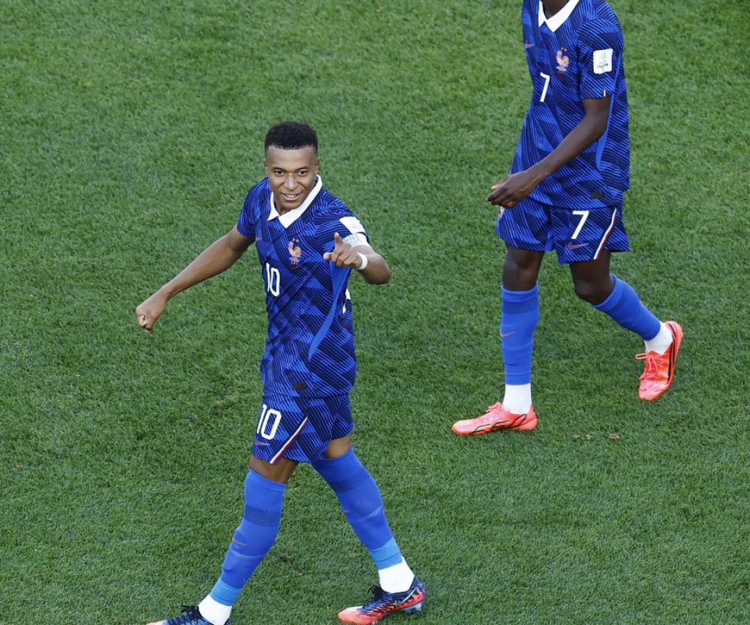 Mirando recordes de todos os tipos, França amplia status de favorita