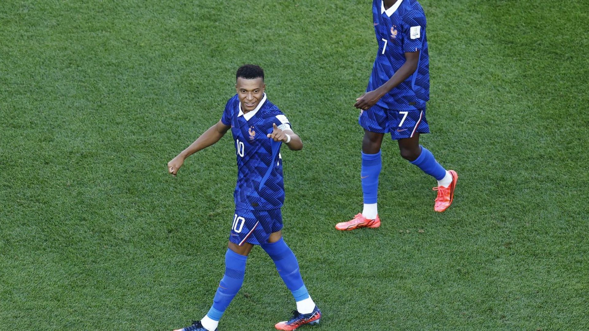 Mirando recordes de todos os tipos, França amplia status de favorita