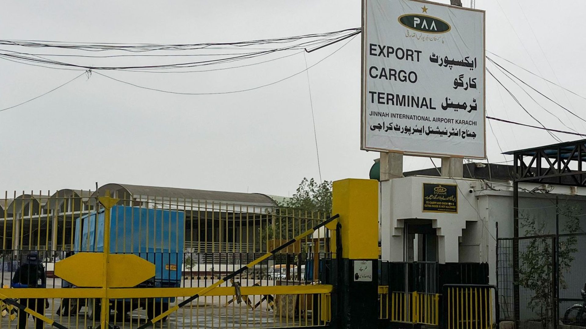 Equipes encontram destroços de Boeing 737 desaparecido no Paquistão