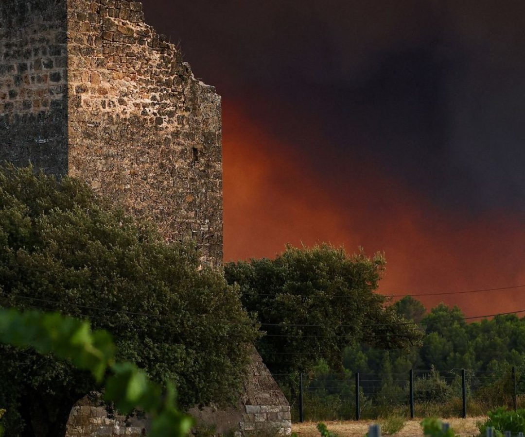 Incêndios florestais ameaçam cidade histórica francesa de Bordeaux