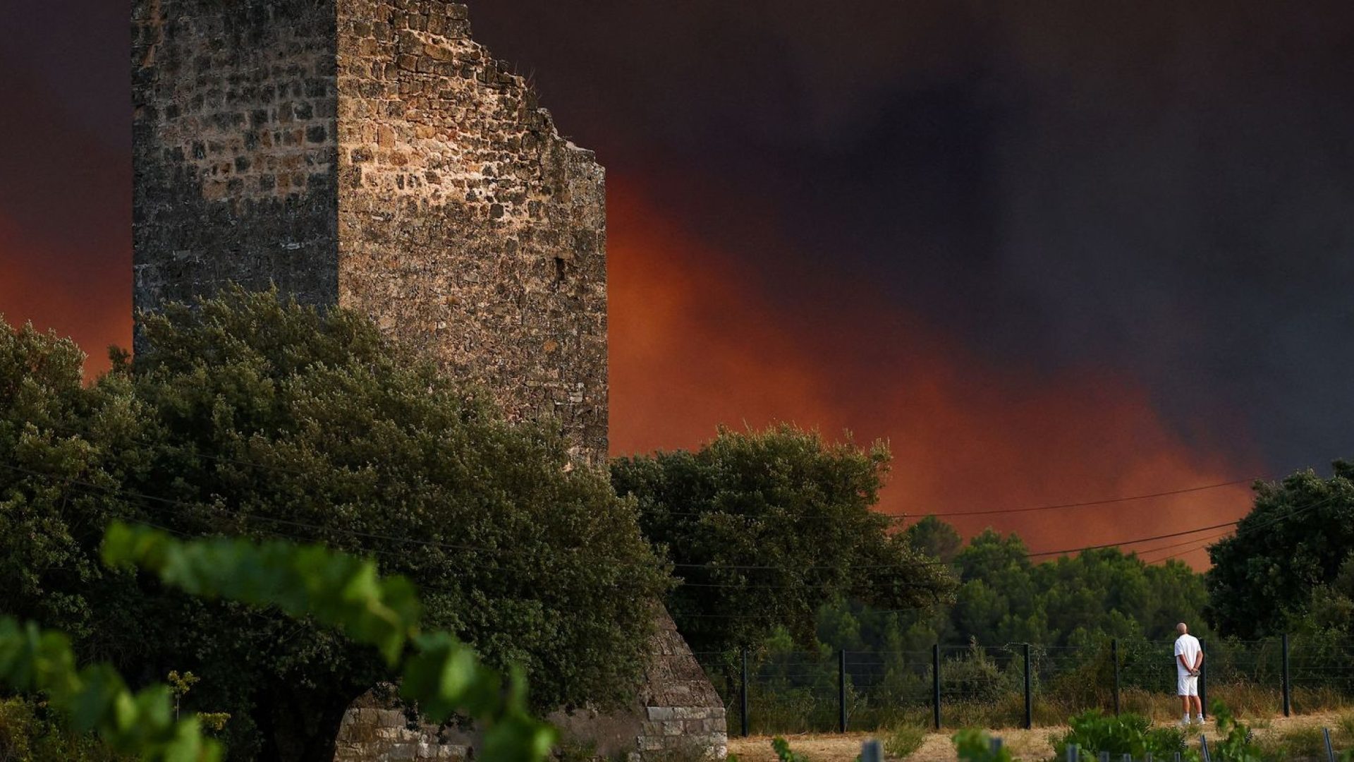 Incêndios florestais ameaçam cidade histórica francesa de Bordeaux