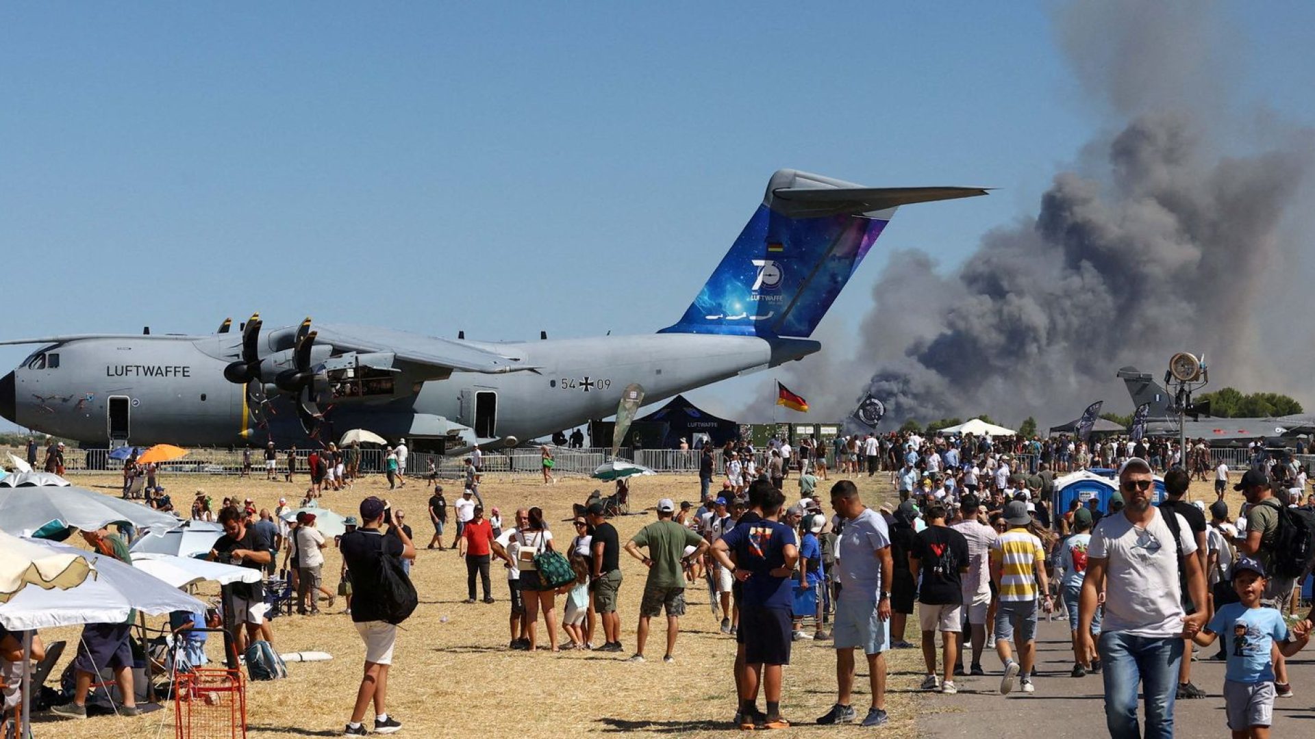 Avião F-4 grego cai durante show aéreo perto de Atenas