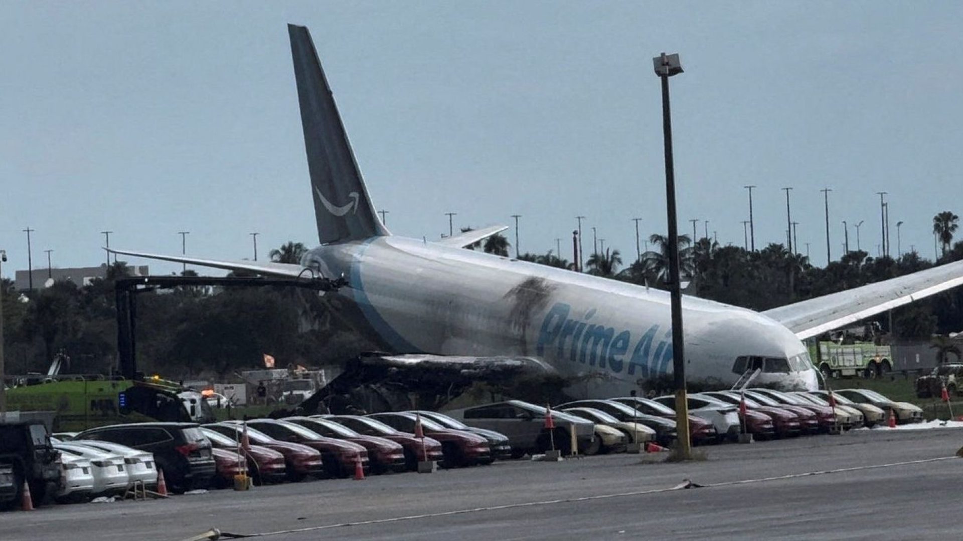 Pelo menos 5 pessoas morrem em acidente com avião de carga em Miami