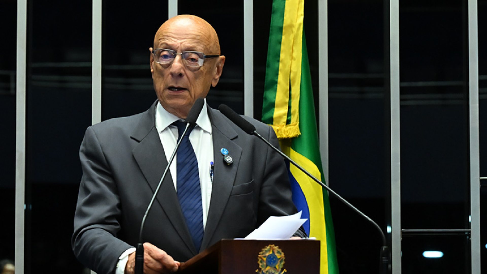 À tribuna, em discurso, senador Esperidião Amin (PP-SC).