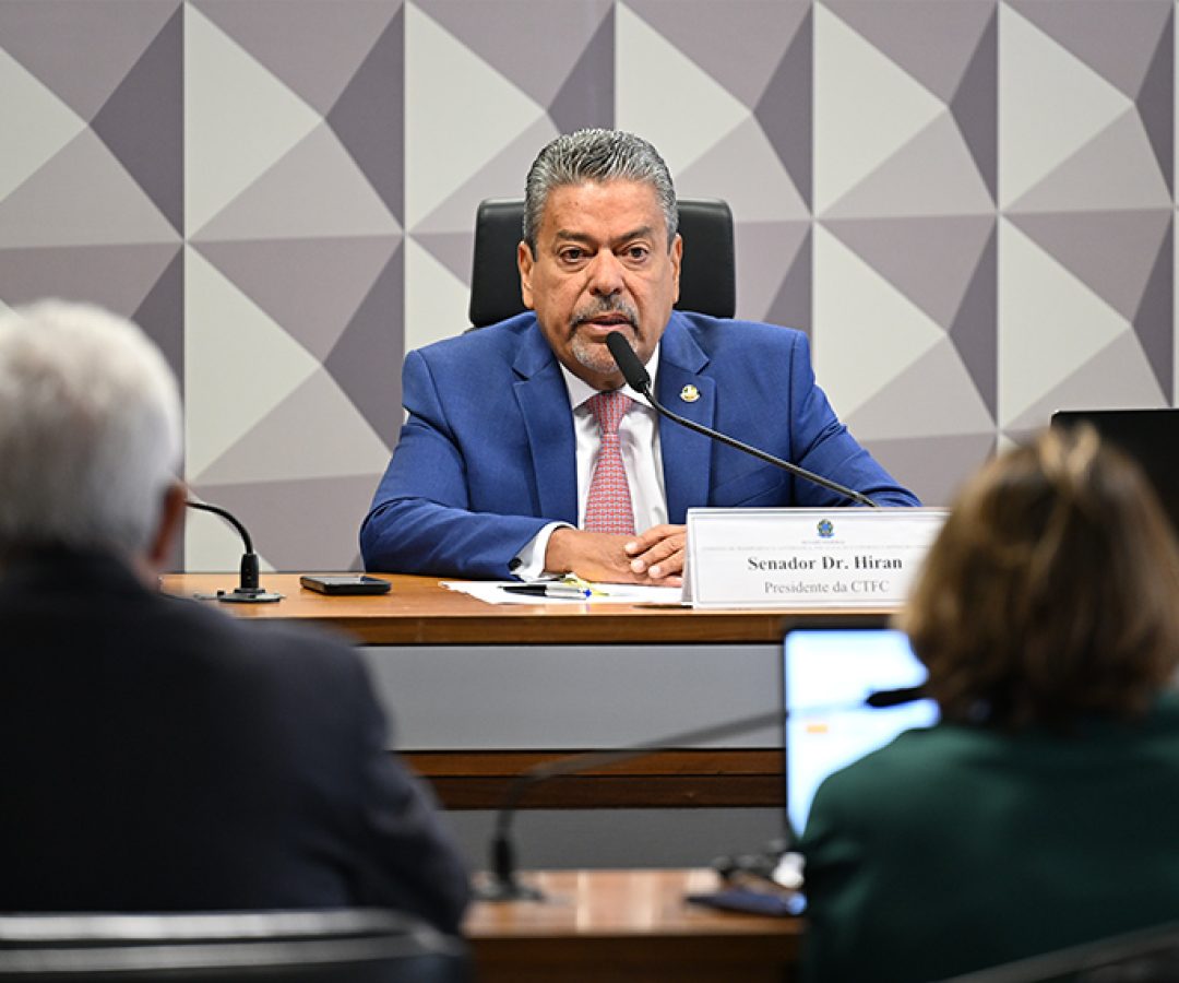 Comissão pode convocar ministros para esclarecer repasses a escolas de samba — Senado Notícias