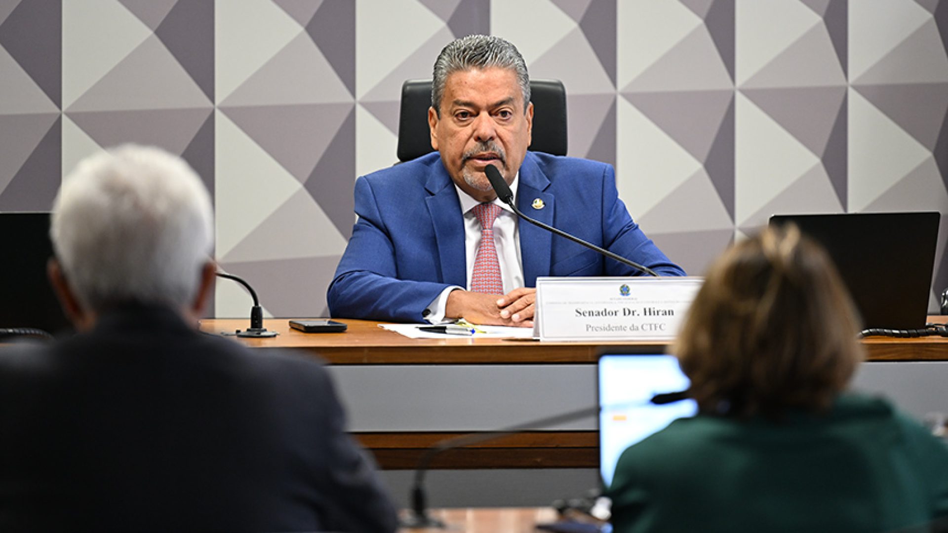 Comissão pode convocar ministros para esclarecer repasses a escolas de samba — Senado Notícias