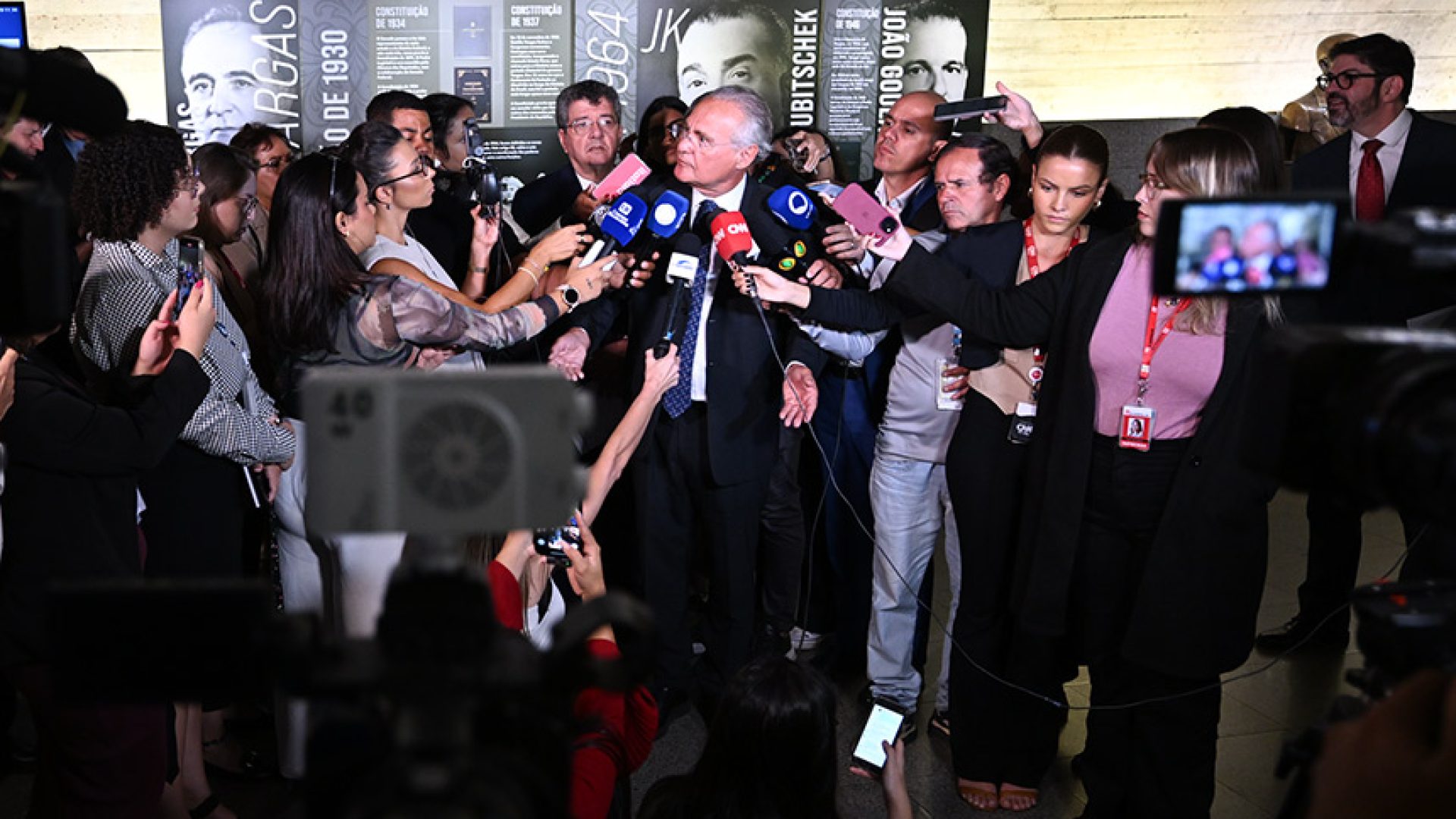 Renan diz que a subcomissão, criada no âmbito da Comissão de Assuntos Econômicos (CAE), terá competência para requisitar informações sigilosas e até propor a quebra de sigilos, conforme a Lei Complementar 105 e ressalta que o objetivo não é competir com uma eventual CPI, mas sim realizar um trabalho complementar de fiscalização permanente do sistema financeiro.