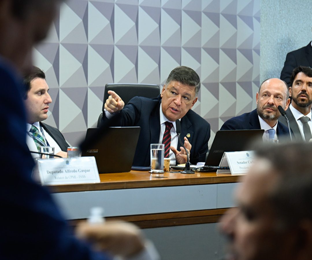 Carlos Viana pedirá ao STF devolução de documentos sobre Vorcaro — Senado Notícias