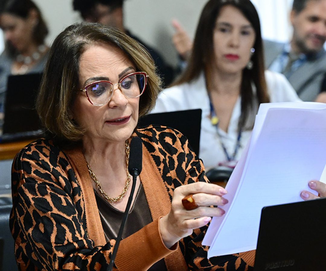 À bancada, em pronunciamento,  senadora Margareth Buzetti (PP-MT).