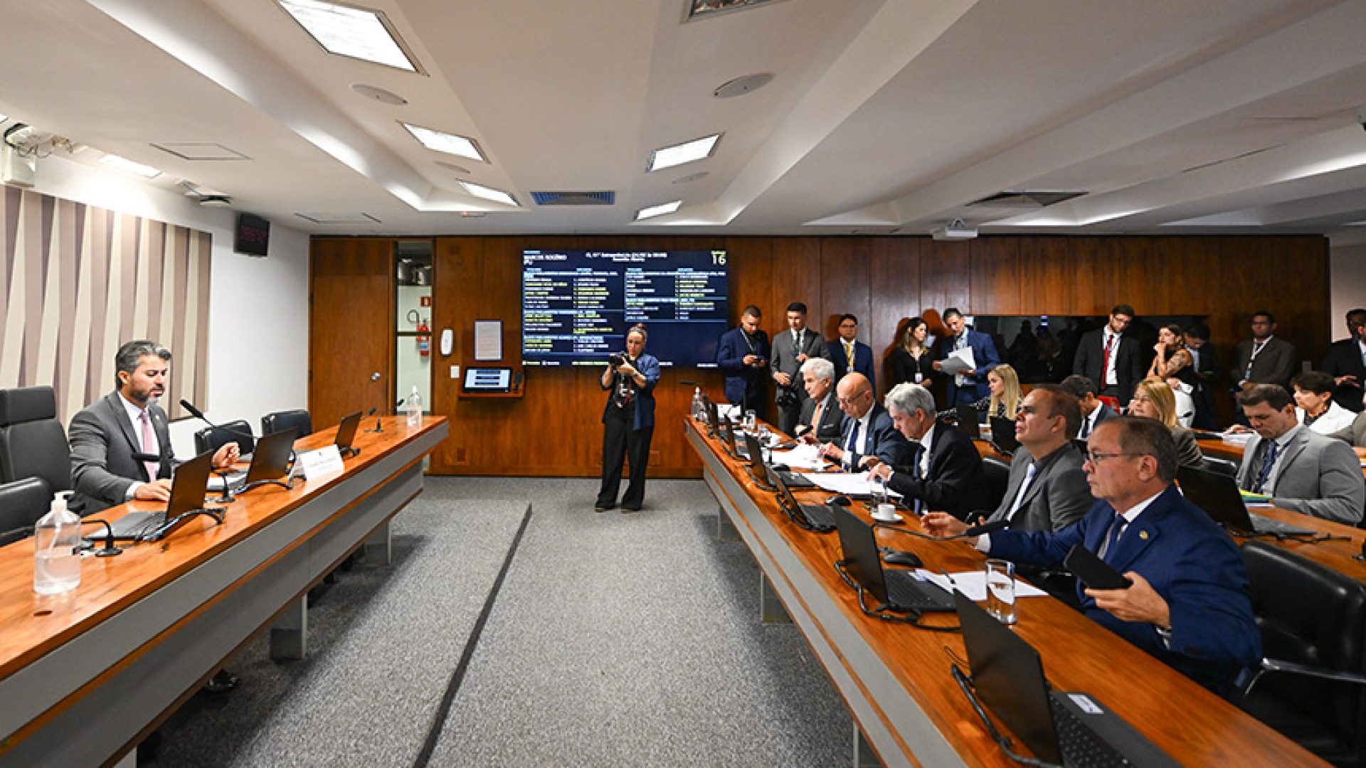 Comissão vota criação de lista de proibição de embarque aéreo — Senado Notícias