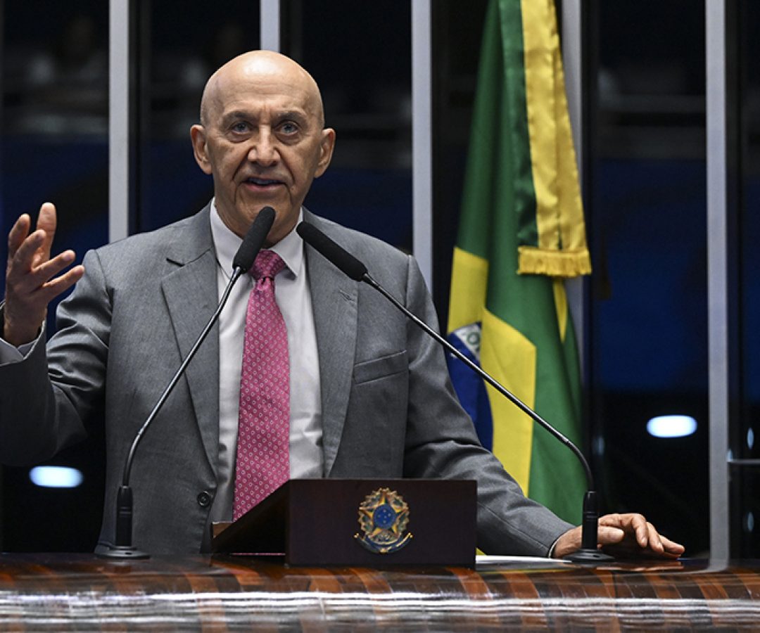 Em discurso, à tribuna,, senador Confúcio Moura (MDB-RO).