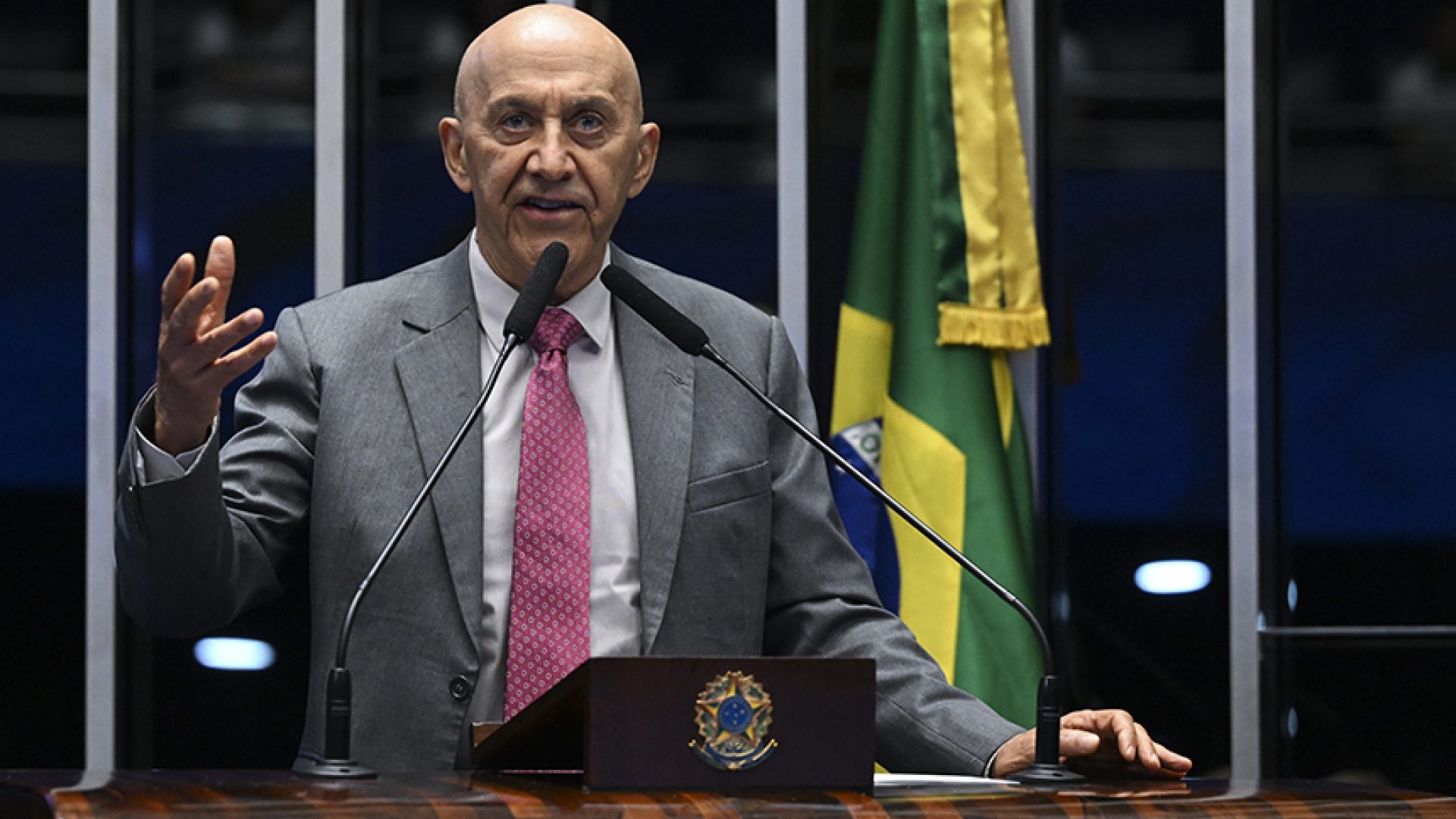Em discurso, à tribuna,, senador Confúcio Moura (MDB-RO).