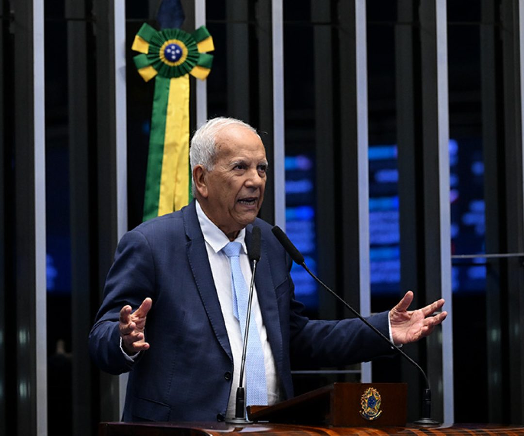 Em discurso, à tribuna, senador Oriovisto Guimarães (PSDB-PR).