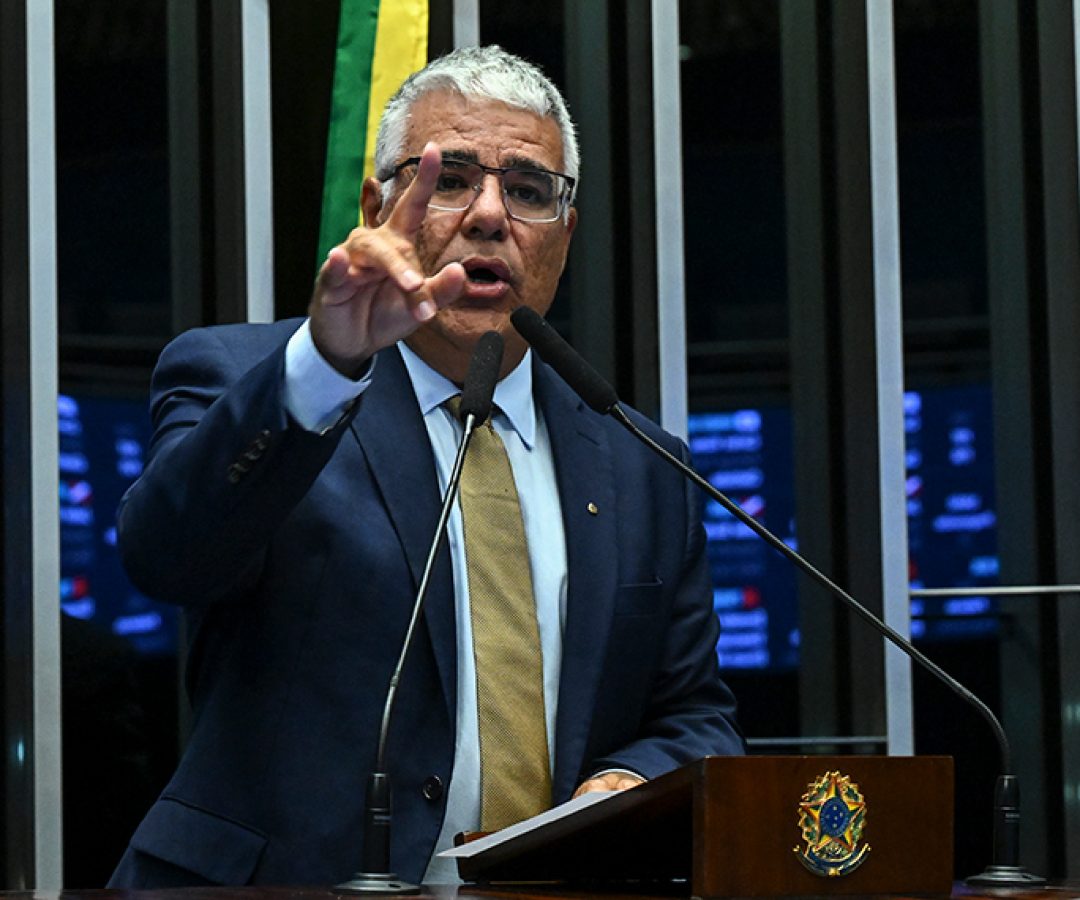 Em discurso, à tribuna,  senador Eduardo Girão (Novo-CE).