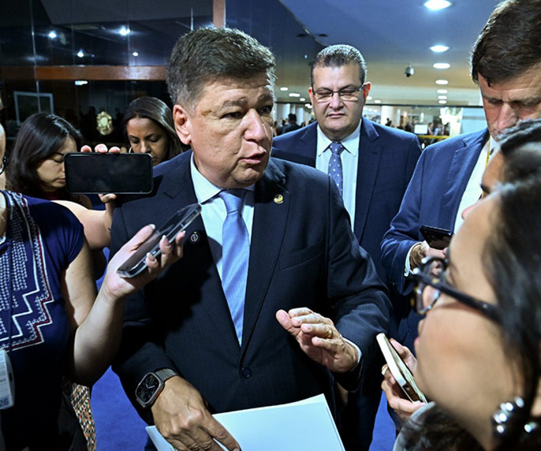 Nesta quarta-feira (4), Dino suspendeu a quebra dos sigilos bancário e fiscal da empresária Roberta Luchsinger, investigada pela CPMI do INSS.