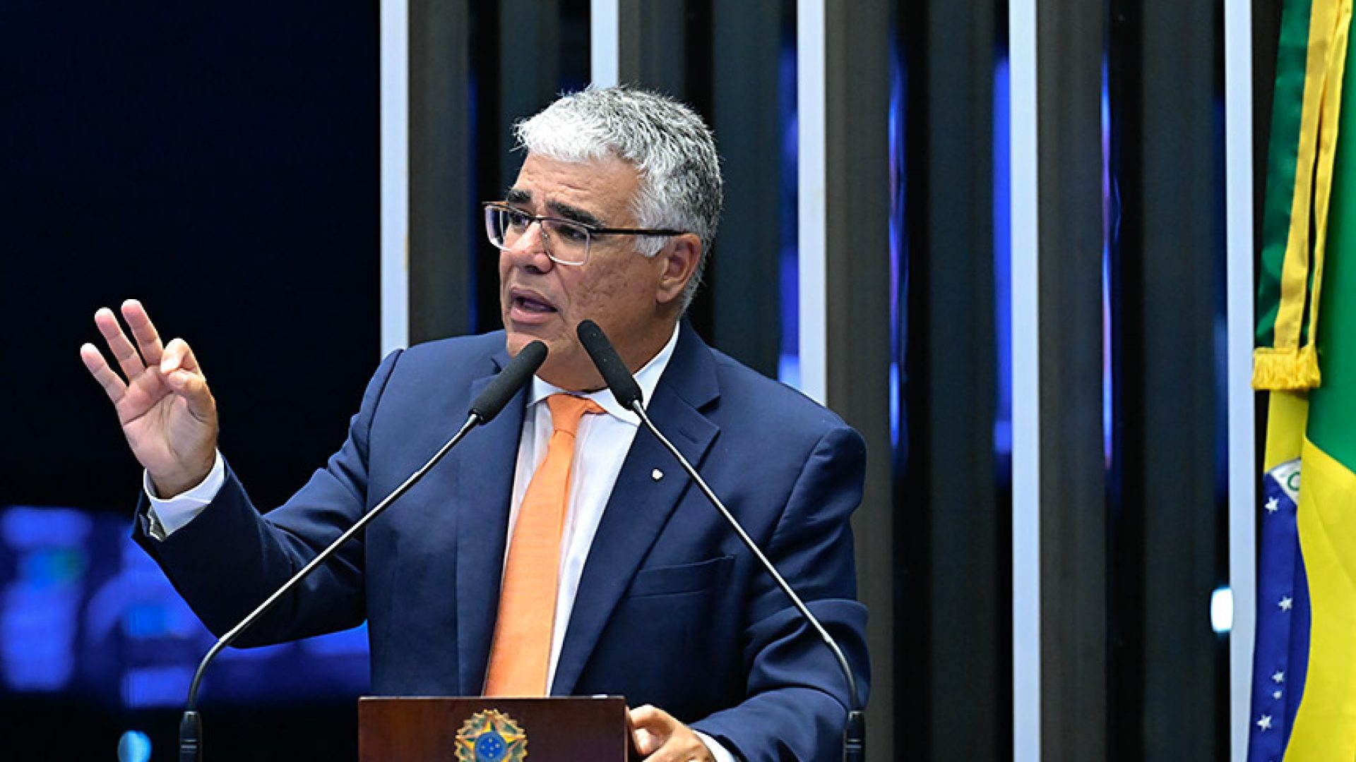 Em discurso, à tribuna,  senador Eduardo Girão (Novo-CE).