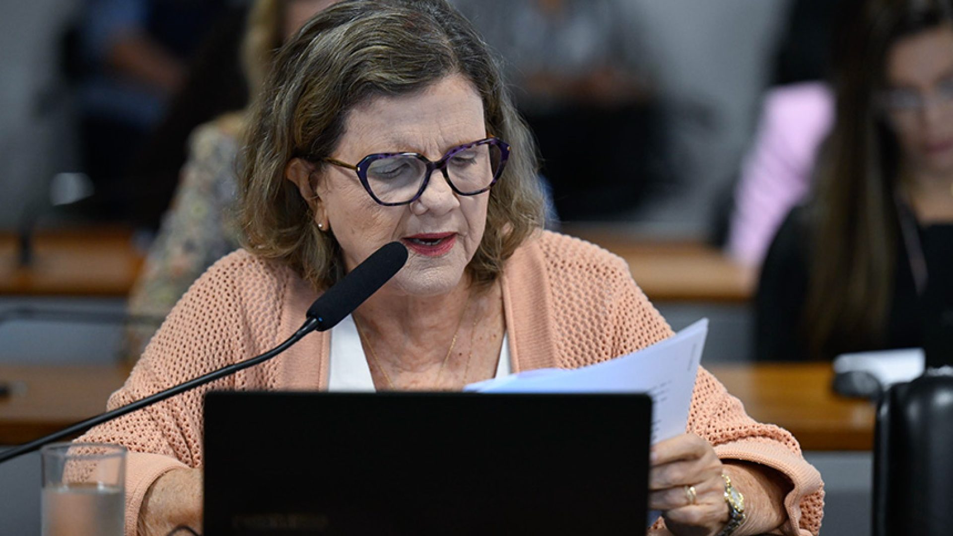 Em pronunciamento, à bancada, senadora Teresa Leitão (PT-PE).