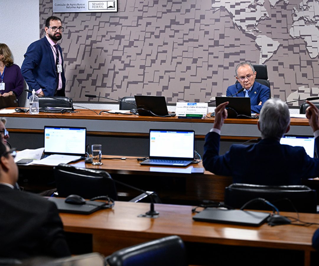 Em pronunciamento, à bancada,  senador Jaime Bagattoli (PL-RO).