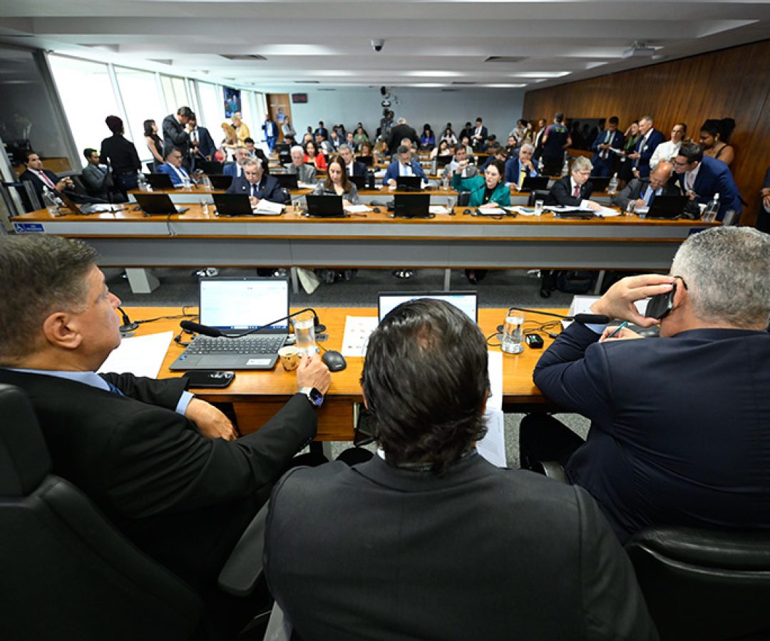 CPMI do INSS ouve ex-noiva de Vorcaro e presidente da Dataprev — Senado Notícias