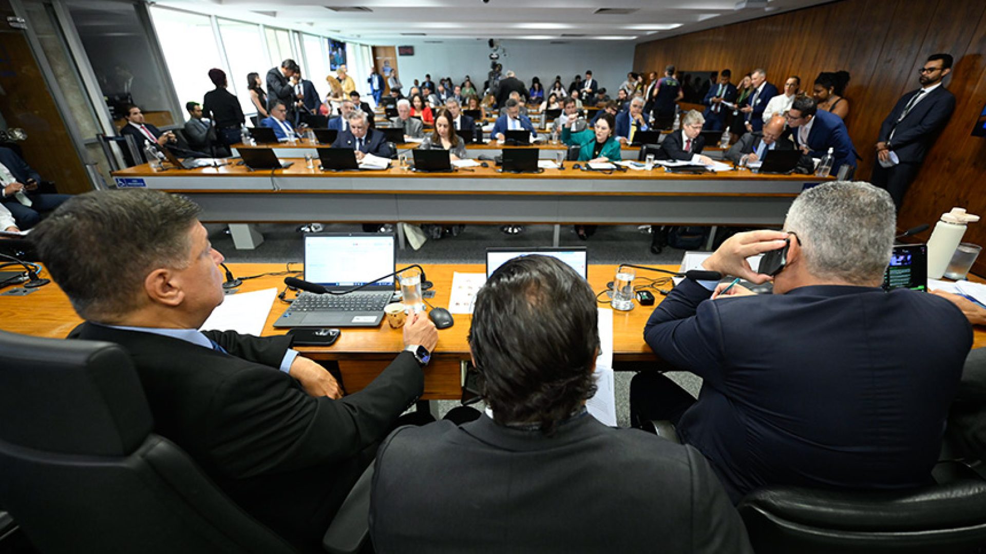 CPMI do INSS ouve ex-noiva de Vorcaro e presidente da Dataprev — Senado Notícias