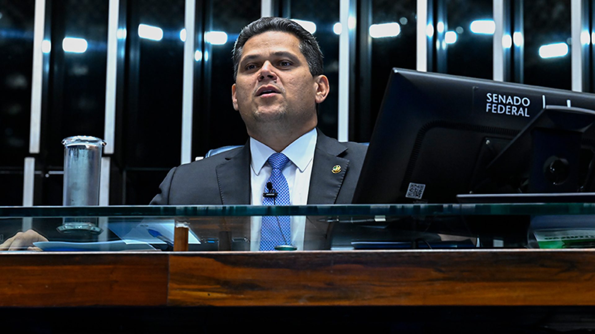 Presidente do Senado Federal, senador Davi Alcolumbre (União-AP) em pronunciamento à mesa.