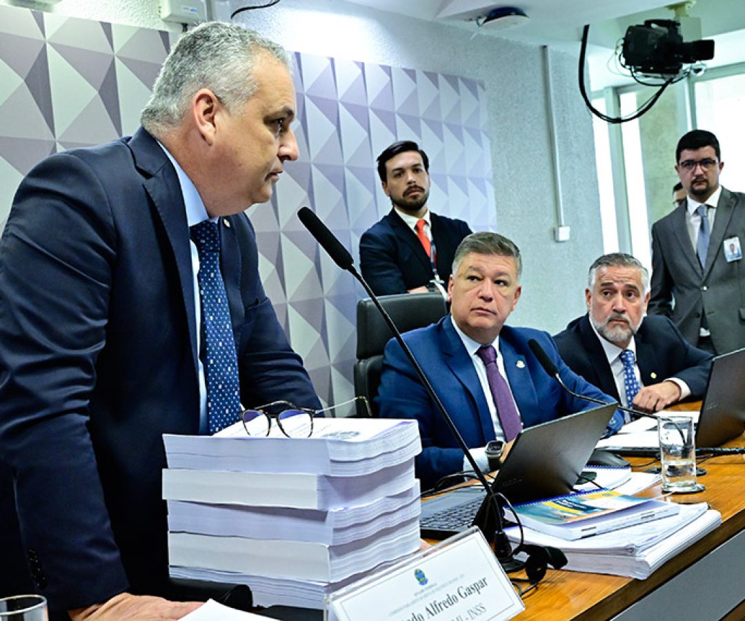 Com mais de 4 mil páginas, relatório da CPMI pode ser votado nesta sexta — Senado Notícias