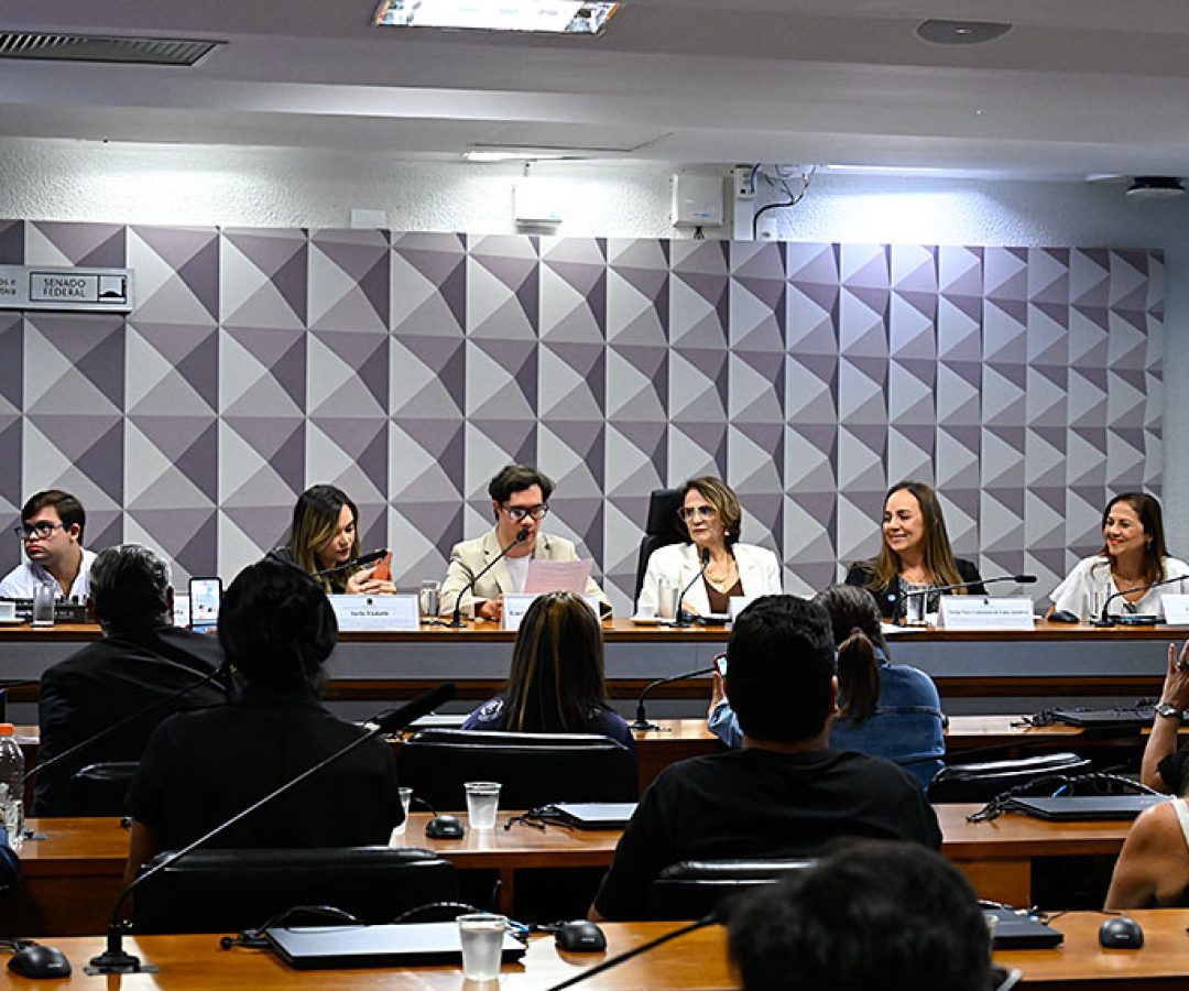 A vida real ainda não reflete a lei, aponta audiência sobre síndrome de Down — Senado Notícias