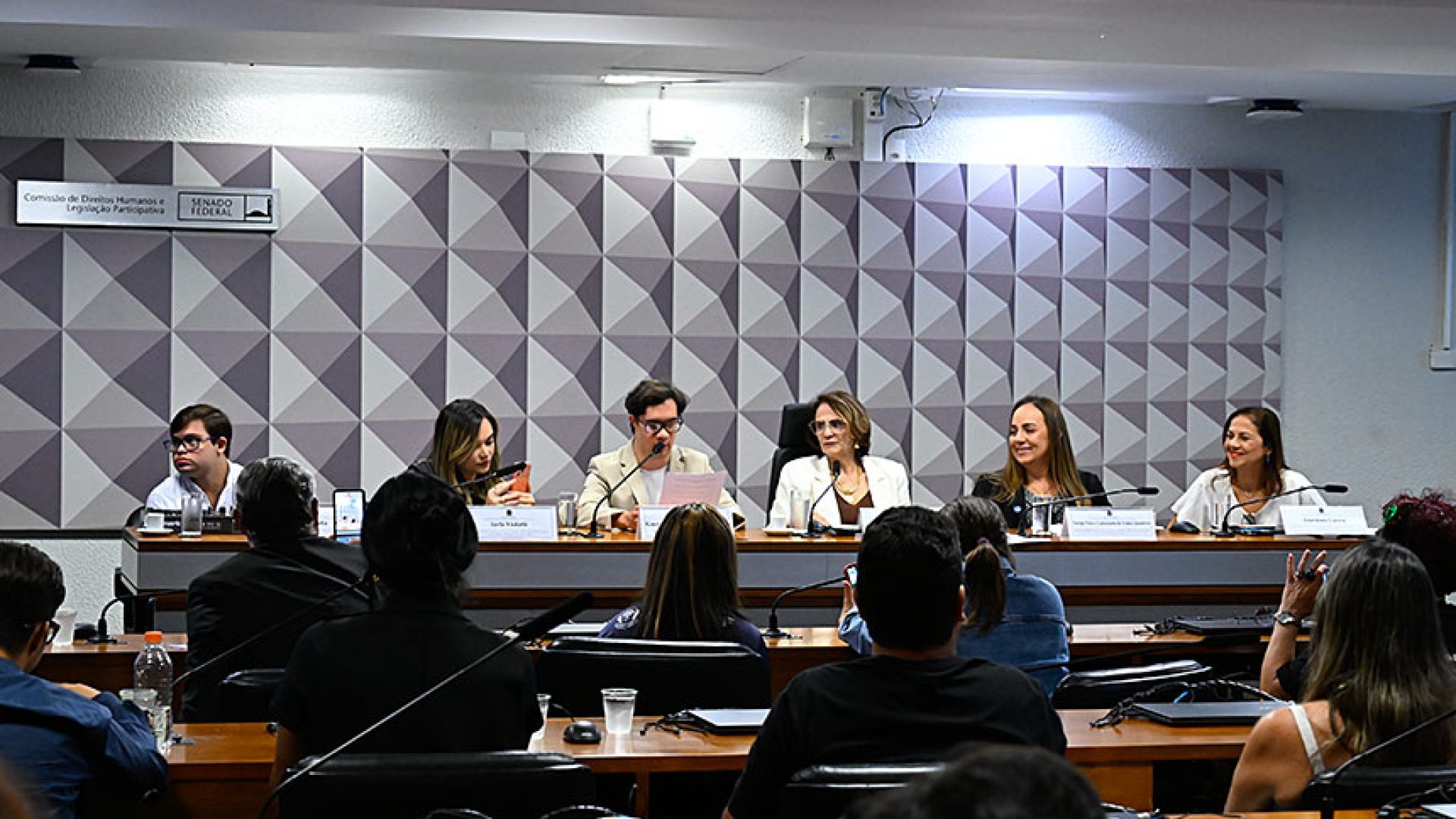 A vida real ainda não reflete a lei, aponta audiência sobre síndrome de Down — Senado Notícias