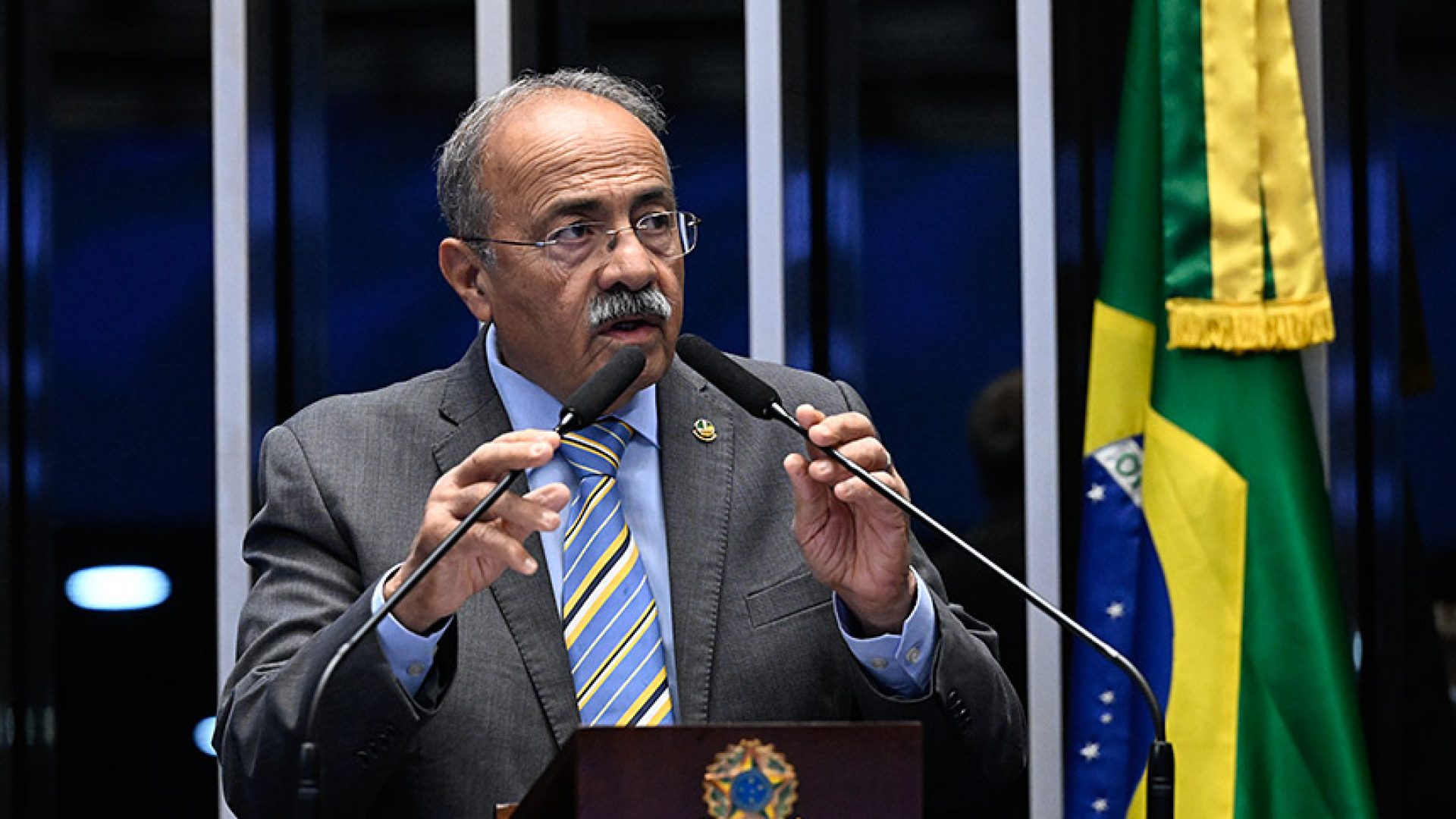 À tribuna, em discurso, senador Chico Rodrigues (PSB-RR).
