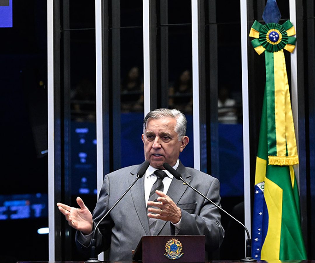 Em discurso,  à tribuna, senador Izalci Lucas (PL-DF).