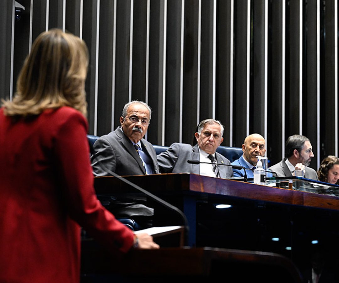 Reajuste para forças de segurança de DF e ex-territórios segue para sanção — Senado Notícias
