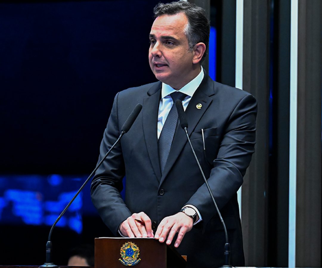 Em discurso,  à tribuna, senador Rodrigo Pacheco (PSD-MG).