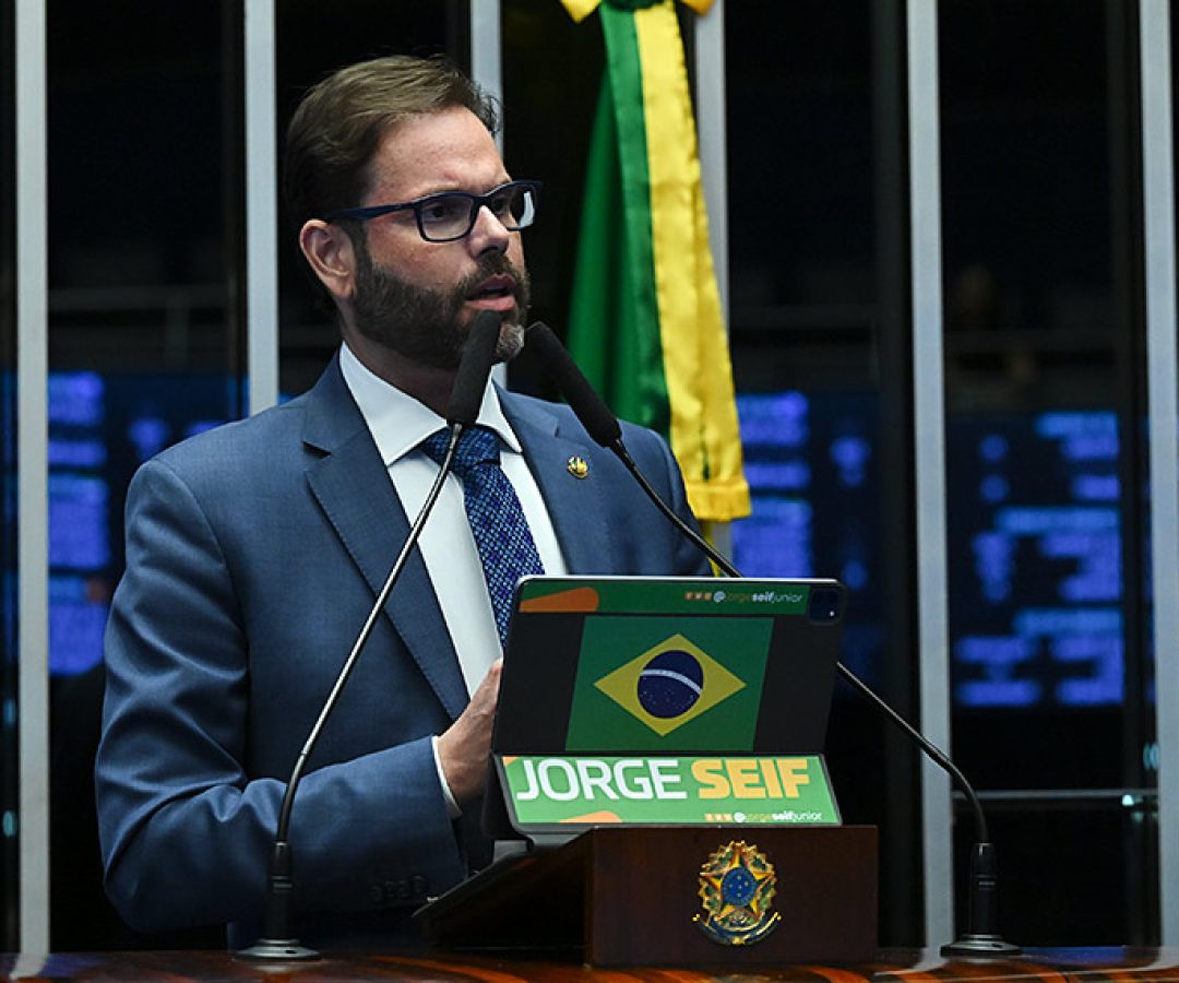 Senador Jorge Seif (PL-SC) em discurso à tribuna.