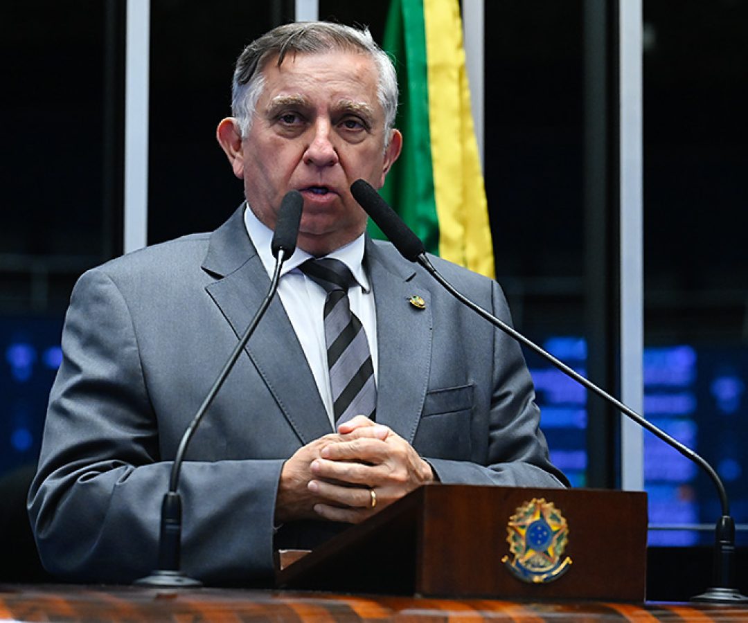 À tribuna, em discurso, senador Izalci Lucas (PL-DF).