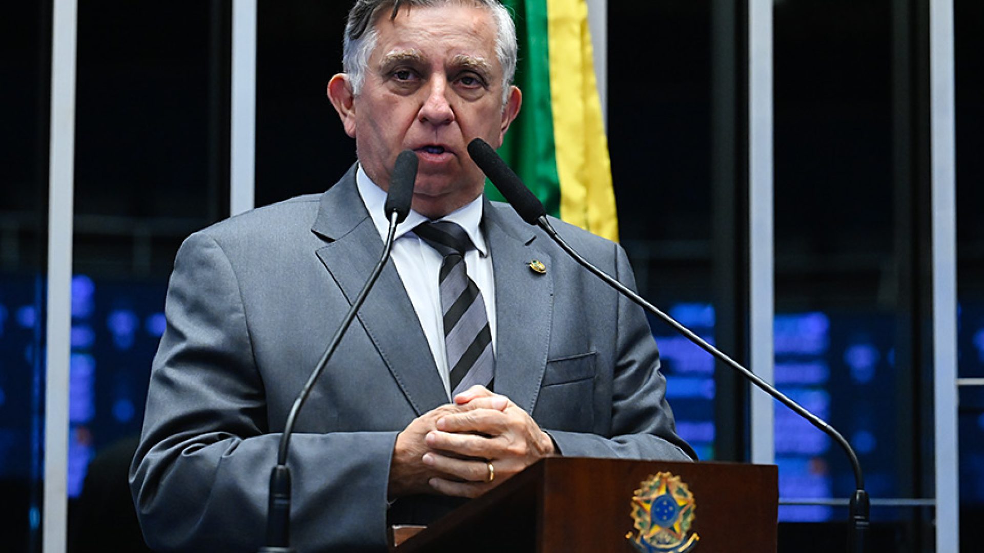 À tribuna, em discurso, senador Izalci Lucas (PL-DF).