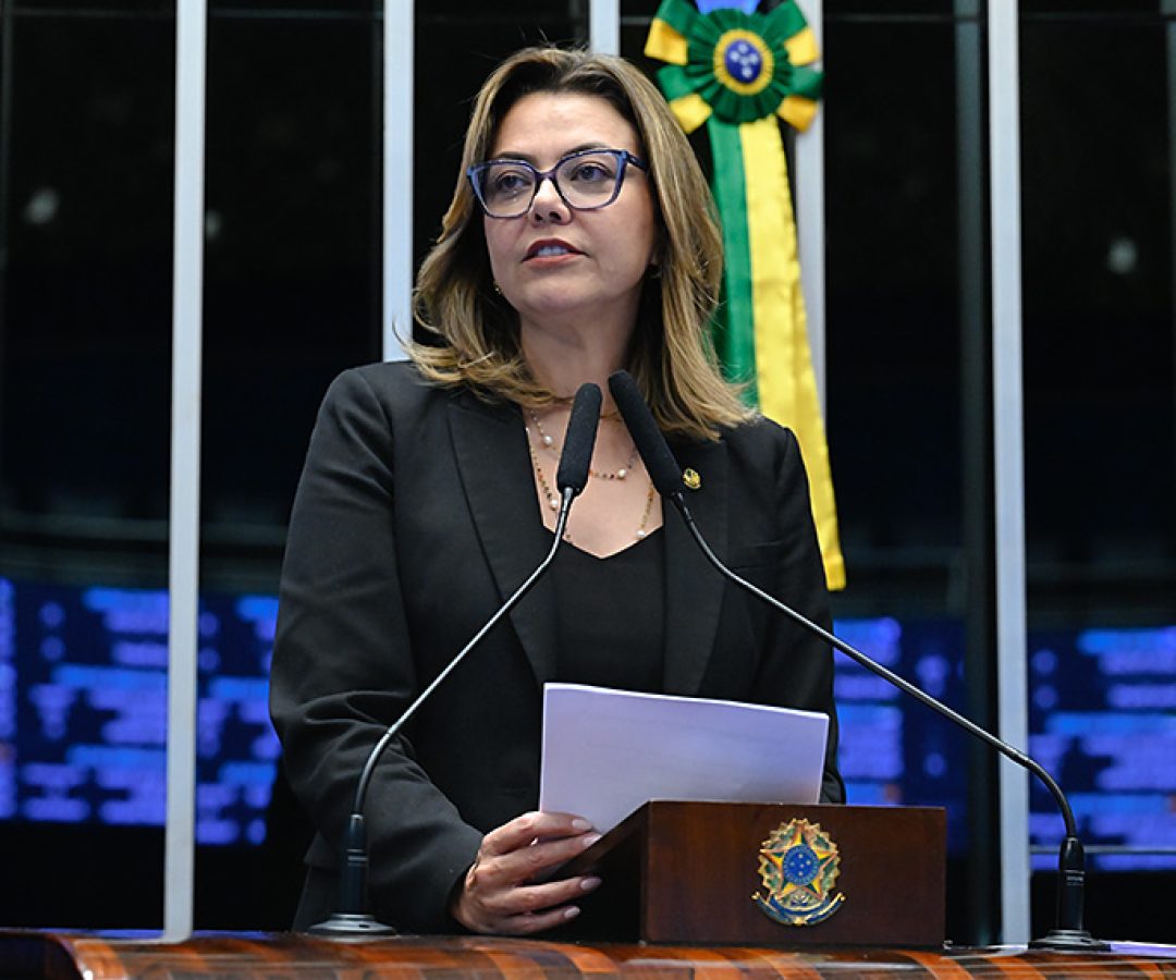 Em discurso,  à tribuna, senadora Leila Barros (PDT-DF).