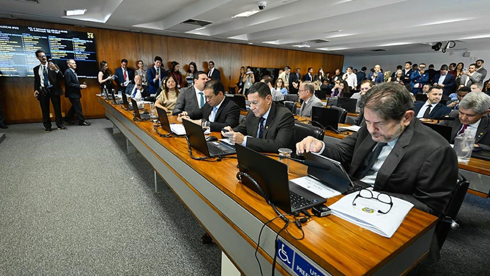 Educação e segurança são prioridades na avaliação de políticas públicas em 2026 — Senado Notícias