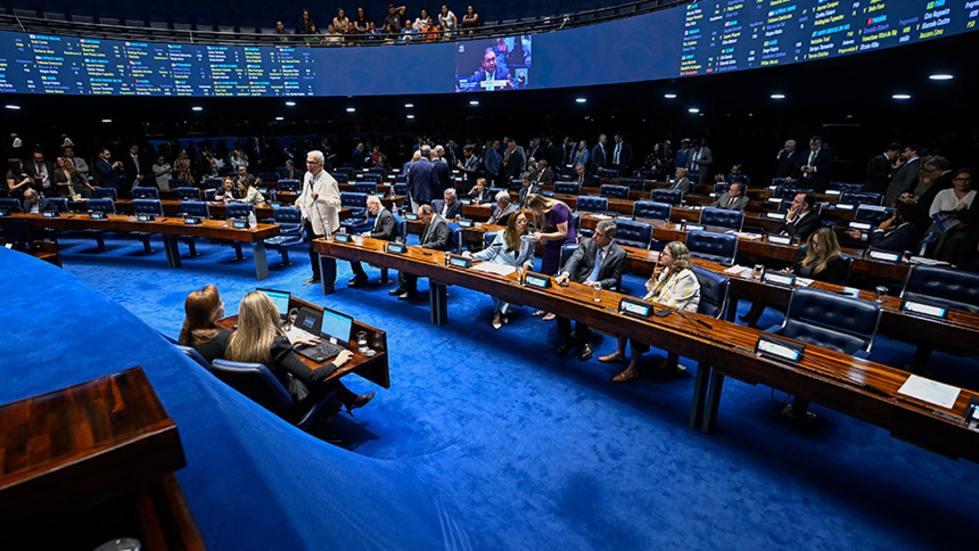 Em pronunciamento, à bancada, senador Sérgio Petecão (PSD-AC).
