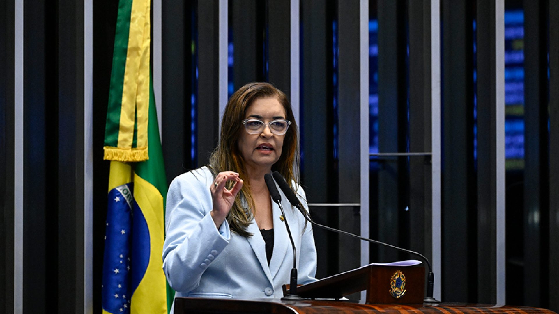 À tribuna, em discurso, senadora Dra. Eudócia (PL-AL).