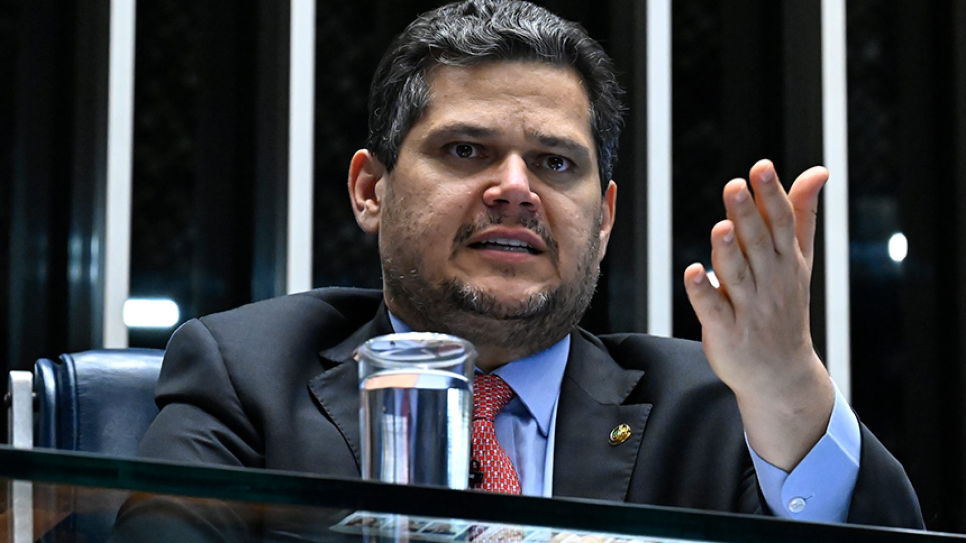 Senador Davi Alcolumbre (União-AP) conduz sessão.