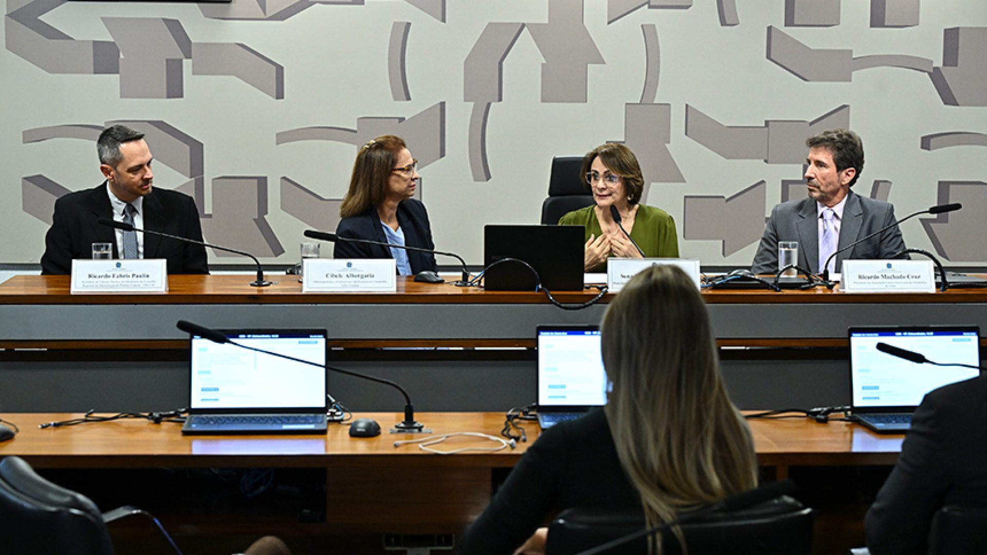 Dentistas apontam que desalinhamento dos dentes supera cáries em crianças — Senado Notícias