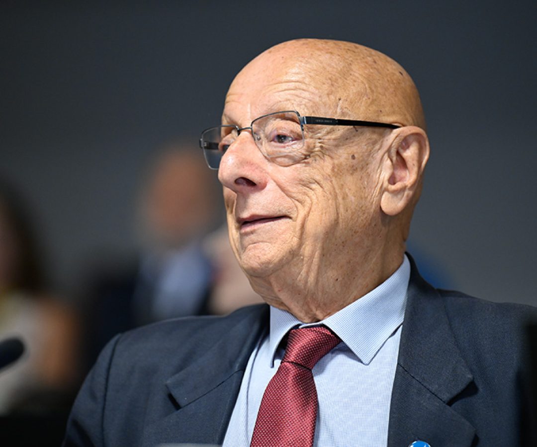 Em destaque, à bancada, senador Esperidião Amin (PP-SC).